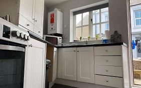 Cozy 2-Bedroom Property With Shared Garden